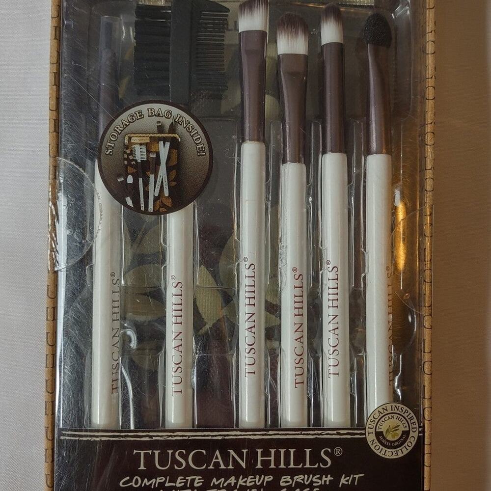 Makeup brush kit with storage bag NWT